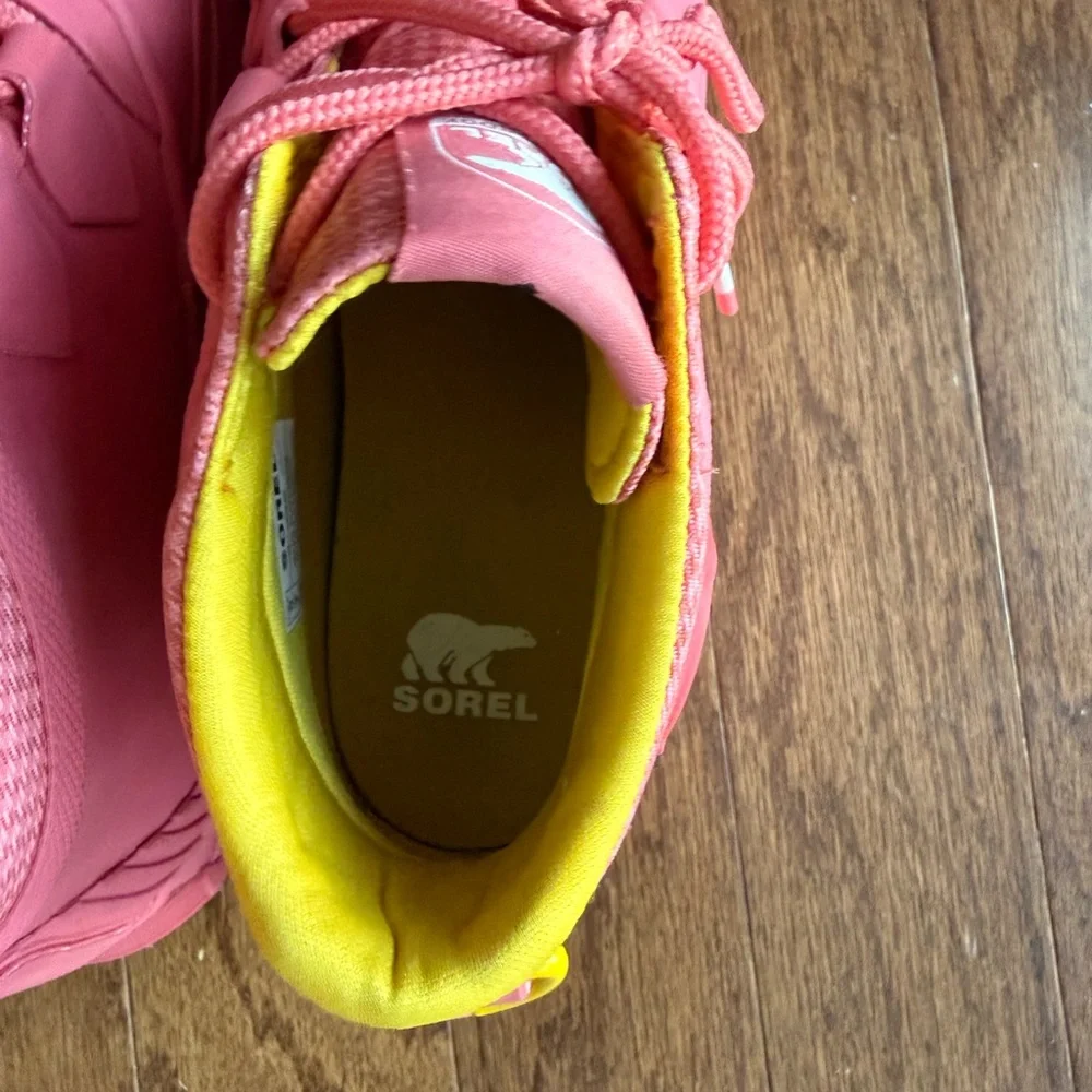 Sorrel Women's rain boots, pink and yellow, size 9 - Picture 4 of 7